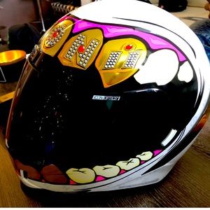 Received this helmet as a gift. Size: M (too big for me). Minor scratch on side